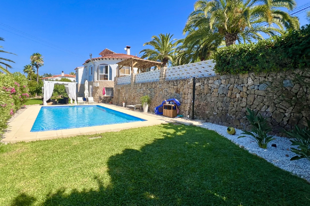 villa in Denia for sale, built area 185 m², year built 1979, condition neat, + central heating, air-condition, plot area 946 m², 3 bedroom, 3 bathroom, swimming-pool, ref.: FK-0924-2