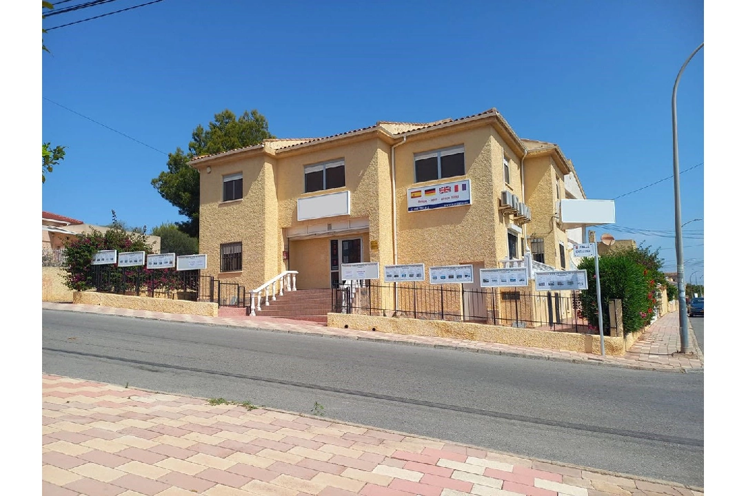 villa in San Fulgencio for sale, built area 216 m², condition neat, air-condition, plot area 268 m², 5 bedroom, 2 bathroom, ref.: HA-M-SC-OFI-1