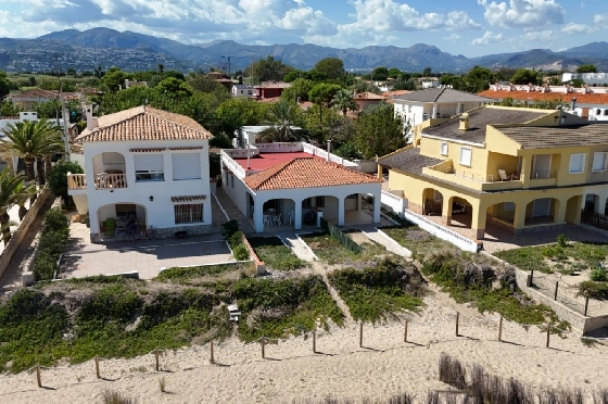 Villa in Denia zu verkaufen, Wohnfläche 220 m², Baujahr 1983, Klimaanlage, Grundstück 2233 m², 6 Schlafzimmer, 2 Badezimmer, Pool, ref.: O-V95814-3