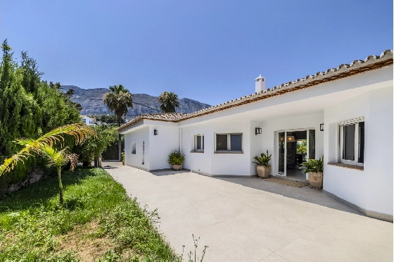 Villa in Denia zu verkaufen, Wohnfläche 324 m², Baujahr 1993, Zustand modernisiert, + Fussbodenheizung, Klimaanlage, Grundstück 1888 m², 4 Schlafzimmer, 2 Badezimmer, Pool, ref.: BC-7771-26