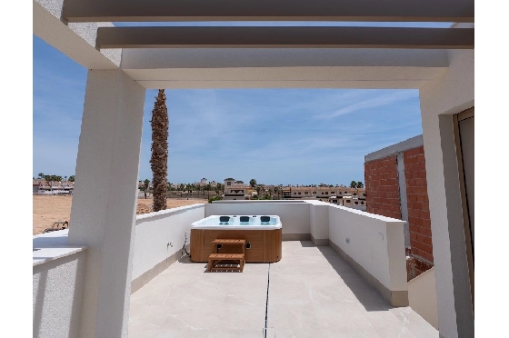 Eck-Reihenhaus in Los Alcazares zu verkaufen, Wohnfläche 146 m², Zustand Erstbezug, Klimaanlage, Grundstück 177 m², 3 Schlafzimmer, 2 Badezimmer, Pool, ref.: HA-LAN-480-Q01-21